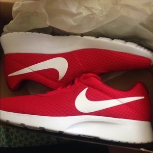 Nike Tanjun Running Shoes❤️👟